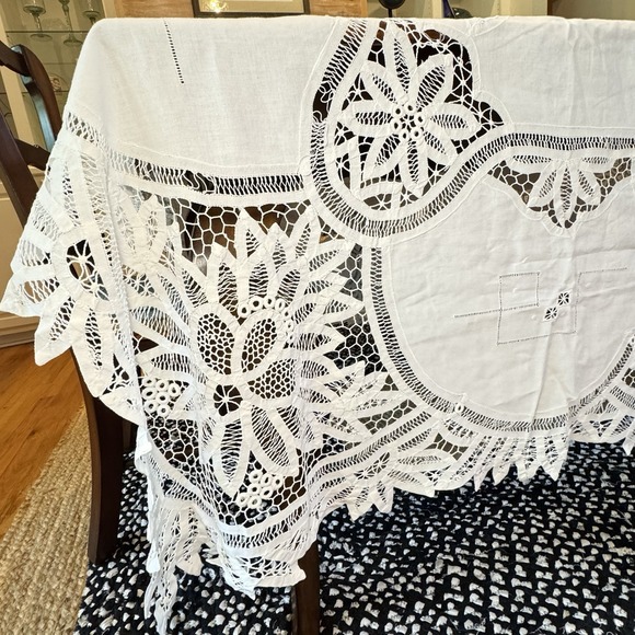 VTG Handmade Lace Tablecloth 100x92 Charleston SC Cutwork Heirloom Linen Madeira - Picture 7 of 14